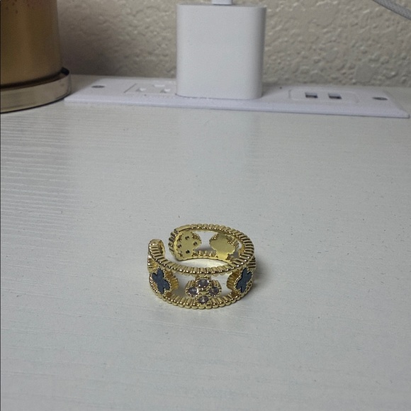 Ring - Picture 1 of 2